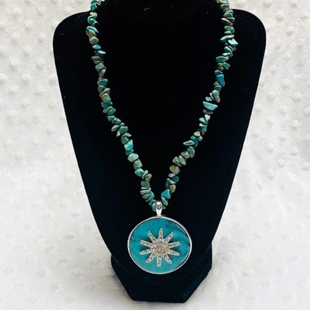 Ludia Collection Faux Turquoise Chip Beads, Round Silver Tone Starburst Pendant